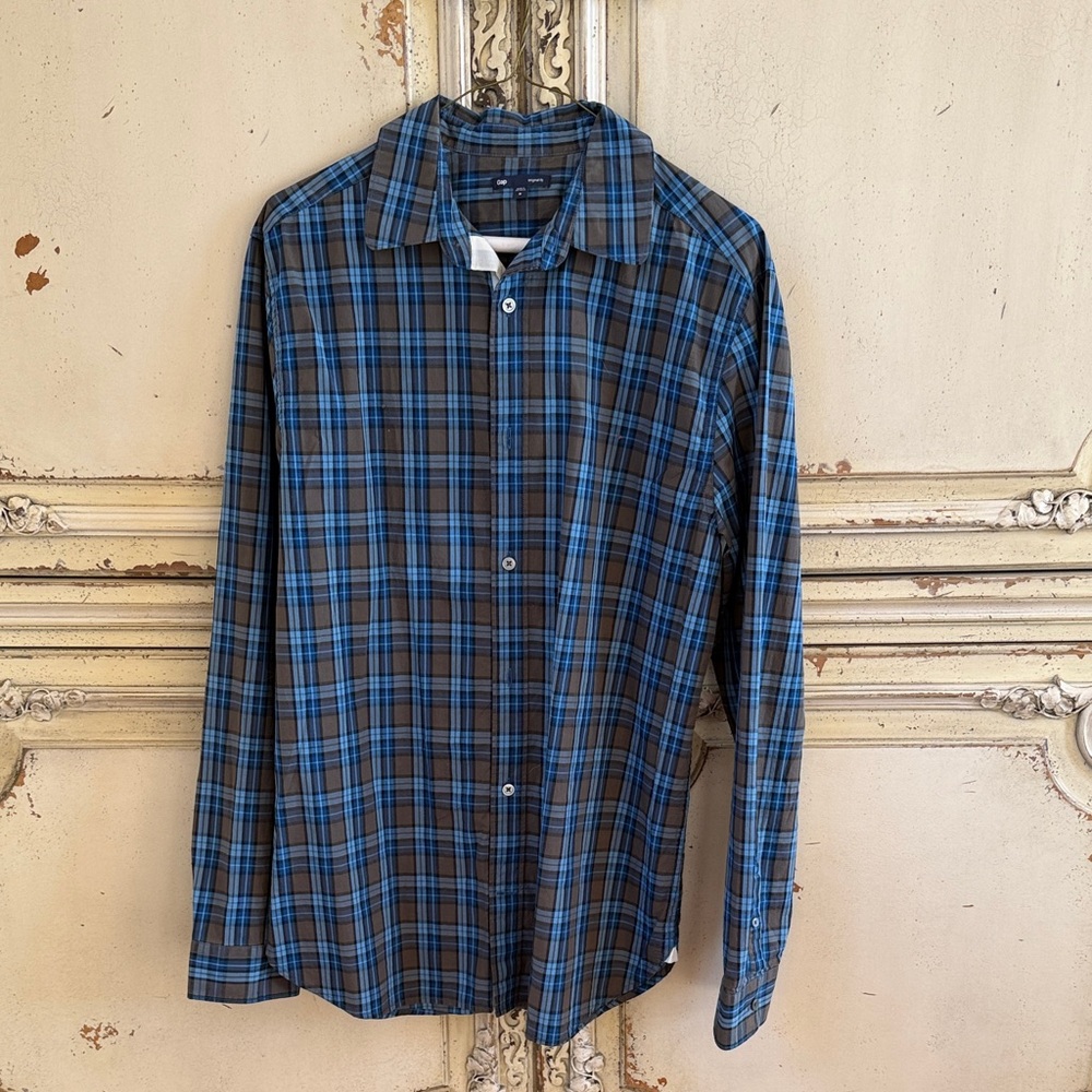GAP Men's Blue and Black Plaid Button-Down Shirt
